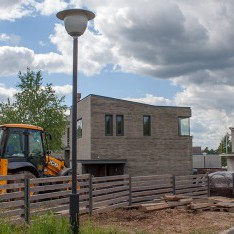 Один дом почти готов в поселке Малое Сареево